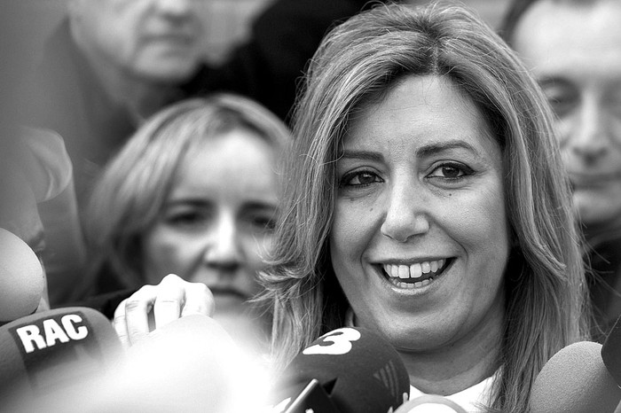 Susana Díaz, presidenta andaluza y candidata socialista a la presidencia de la Junta, habla con la prensa, ayer, tras votar en Sevilla, España. Foto: Julio Muñoz, Efe