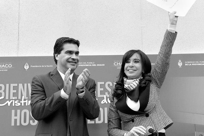 Cristina Fernández junto al precandidato a alcalde de Resistencia, Jorge Capitanich, ayer, durante un acto en el que se inauguró un nuevo hospital en la provincia de Chaco (Argentina). Foto: Efe, Presidencia Argentina