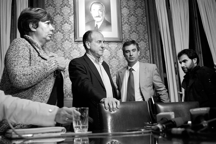 Susana Pereyra, Ernesto Murro, Álvaro García y Gonzalo Civila, en la conferencia por el acuerdo sobre el Fondes, ayer, en el Palacio Legislativo. Foto: Pablo Vignali