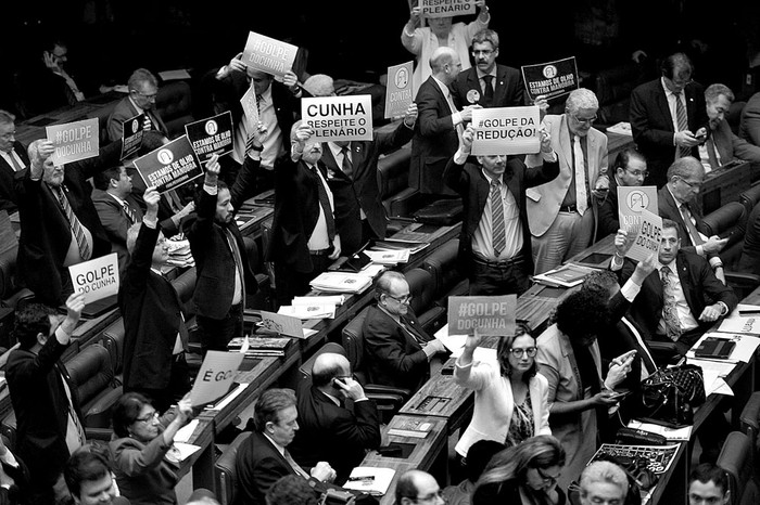 Sesión del Parlamento brasileño durante la discusión de la ley de baja de la imputabilidad, el miércoles, en Brasilia, Brasil. Foto: Fábio Rodrigues Pozzebom, agência Brasil