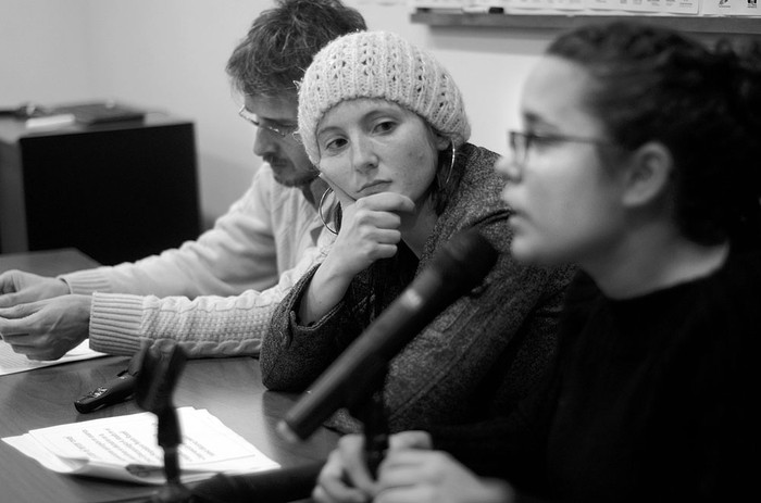 Edh Rodríguez, Marcela Schenck y Maia Calvo, ayer, en la Facultad de Ciencias Sociales. Foto: Pablo Vignali