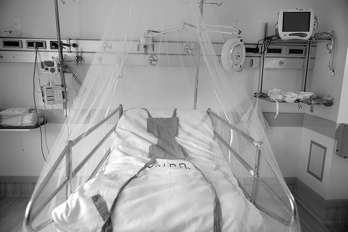 Sala del Hospital Pereira Rossell acondicionada para casos con dengue. Foto: Santiago Mazzarovich