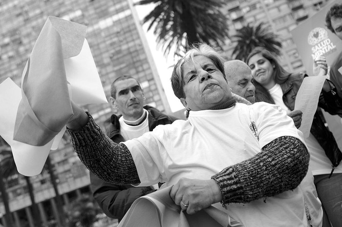 Lanzamiento del Mes de la Salud Mental, ayer, en la plaza Independencia. Foto: Santiago Mazzarovich