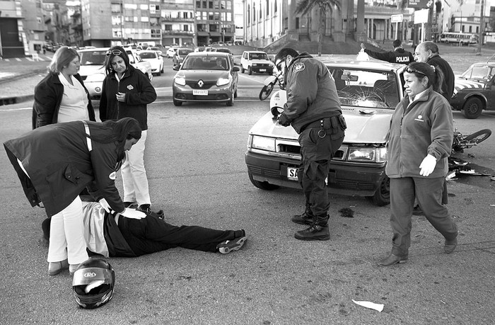 Accidente en la rambla Sur. Foto: Iván Franco (archivo, abril de 2014)