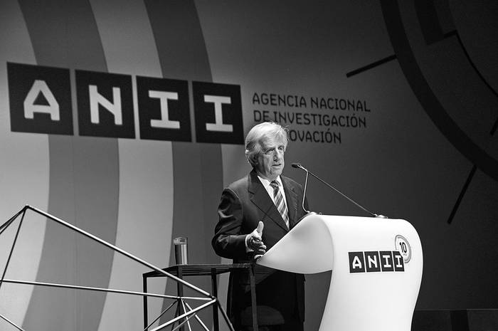 Tabaré Vázquez, ayer, en la celebración por los diez años de la Agencia Nacional de Investigación e Innovación, en el teatro Solís. Foto: Álvaro Salas, Presidencia