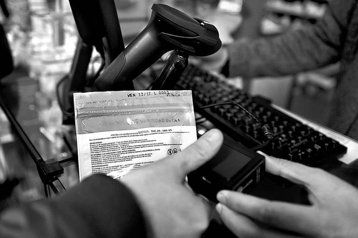 Venta de marihuana en una farmacia. Foto: Miguel Rojo, AFP (archivo, julio de 2017)