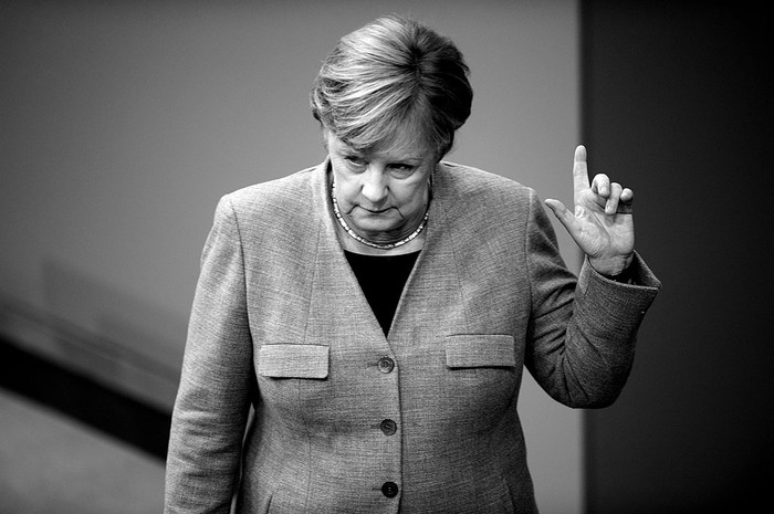 Angela Merkel, canciller alemana, asiste a la primera sesión del Parlamento recién elegido, ayer, en Berlín. Foto: Stefanie Loos, AFP