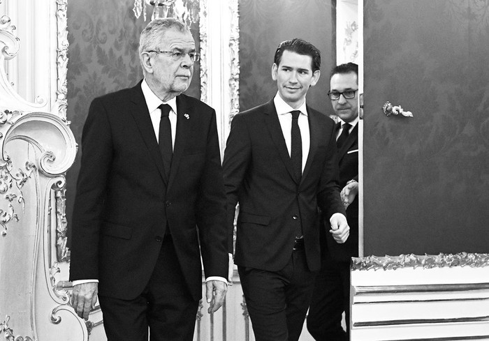 Alexander van der Bellen, presidente austríaco, Sebastian Kurz, líder del Partido Popular Austríaco, y Heinz-Christian Strache, presidente del FPÖ, el sábado, en el Palacio Imperial de Hofburg, en Viena. Foto: Hans Punz, Afp