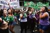 Manifestación en demanda del acceso abortos seguros, libres y legales, ayer, frente al Congreso, en Buenos Aires. · Foto: Eitan Abramovich Manifestación en demanda del acceso abortos seguros, libres y legales, ayer, frente al Congreso, en Buenos Aires. · Foto: Eitan Abramovich
