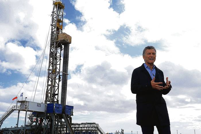 Mauricio Macri en el yacimiento petrolífero Vaca Muerta, en Loma Campana, provincia de Neuquén, el 23 de abril.
