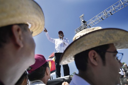 Manuel López Obrador (c), candidato presidencial de México, durante un acto de campaña en Acapulco, estado de Guerrero.
· Foto: Alfredo Estrella Manuel López Obrador (c), candidato presidencial de México, durante un acto de campaña en Acapulco, estado de Guerrero.
· Foto: Alfredo Estrella