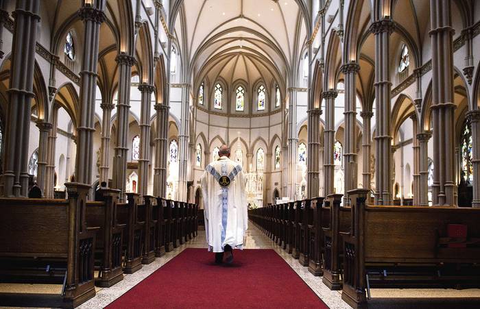 Catedral de Pittsburgh, en Pensilvania, Estados Unidos, ayer, luego de las revelaciones de abusos cometidos por sacerdotes.
 · Foto: Jeff Swensen
