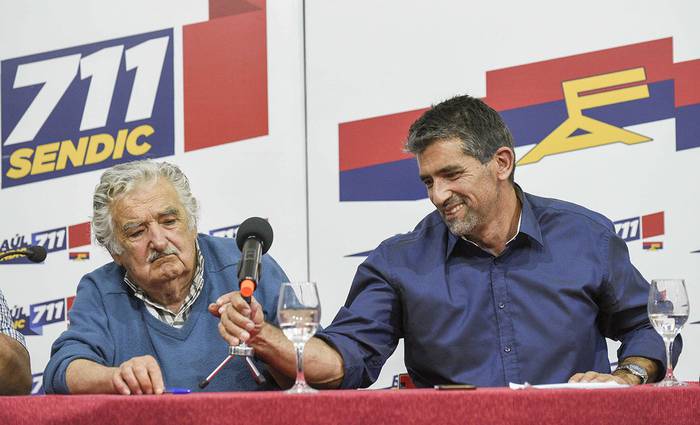José Mujica y Raúl Sendic, ayer, en La Huella de Seregni. · Foto: Fernando Morán