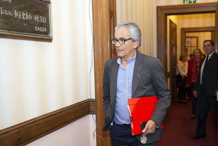 Juan Castillo asiste a la comisión de Educacion y Cultura del Senado (archivo, diciembre de 2018).
 · Foto: Andrés Cuenca