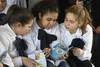 Presentación de la segunda etapa de la Campaña de Alimentación Saludable, dirigida a niños de educación inicial y primaria, ayer, en la escuela Nº 94 José Roger Ballet. Presentación de la segunda etapa de la Campaña de Alimentación Saludable, dirigida a niños de educación inicial y primaria, ayer, en la escuela Nº 94 José Roger Ballet.