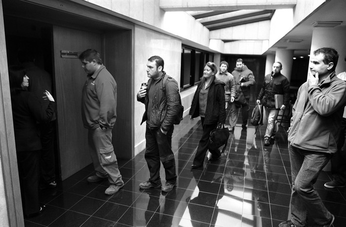 Representantes del Sindicato Único de Trabajadores del Supergás (SUTS), ayer, cuando ingresaban a la reunión con la comisión
de Legislación del Trabajo de la Cámara de Diputados.  · Foto: Pedro Rincón