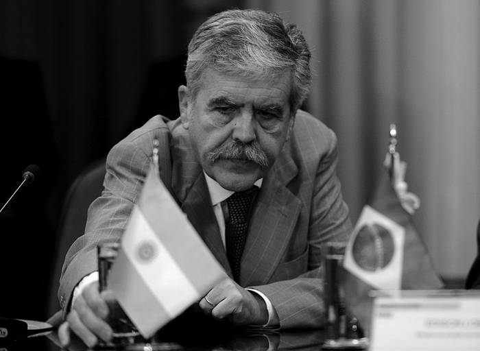 El ministro de Planificación de Argentina, Julio de Vido, durante un encuentro con el ministro de Minas y Energía de Brasil, Edison Lobão, en Brasilia. / foto: pedro landeira, afp (archivo, abril de 2012) · Foto: Pedro Landeira, Afp