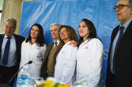 Jorge Quian, Victoria Lafluf, Tabaré Vázquez, Mara Castro, Natalia Cristoforone y Marcos Carámbula, ayer, durante el acto en el Pereira Rossell. · Foto: Pablo Vignali Jorge Quian, Victoria Lafluf, Tabaré Vázquez, Mara Castro, Natalia Cristoforone y Marcos Carámbula, ayer, durante el acto en el Pereira Rossell. · Foto: Pablo Vignali