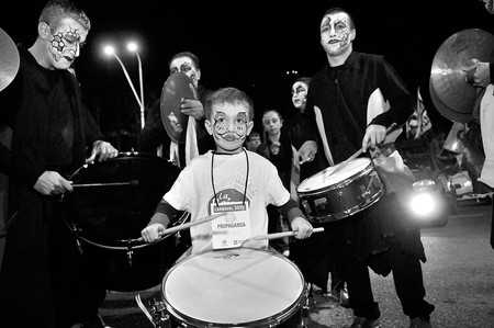 Murga La Reina de la Teja en el desfile inaugural del carnaval. Foto: Javier Calvelo Murga La Reina de la Teja en el desfile inaugural del carnaval. Foto: Javier Calvelo