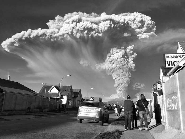 Vista del volcán Calbuco, ayer, en Puerto Montt, Chile. Foto: Alex Vidal Brecas, Efe
