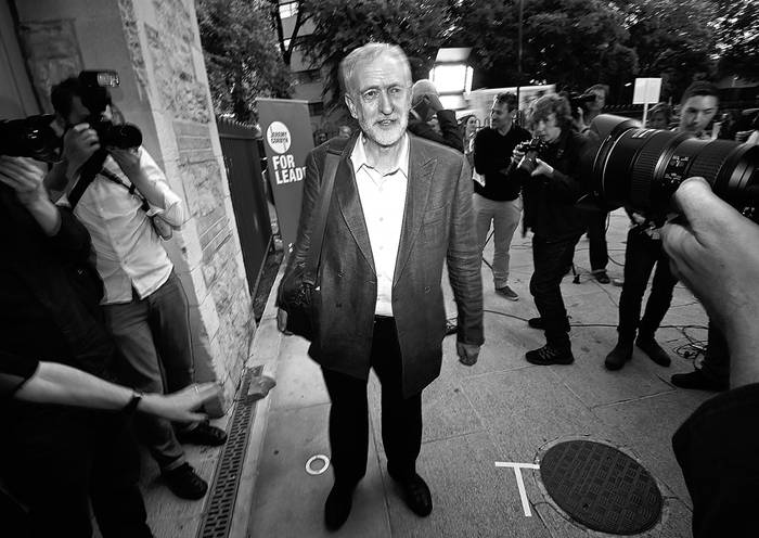 Jeremy Corbyn, nuevo líder laborista británico, llega a un acto, ayer, en el norte de Londres. Foto: Ben Stansall, Afp