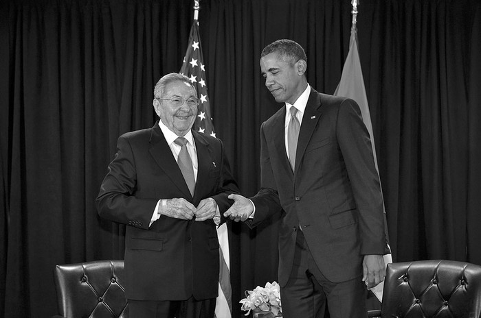 Raúl Castro y Barack Obama, ayer en la sede de las Naciones Unidas, en Nueva York. Foto: Mandel Ngan, Afp