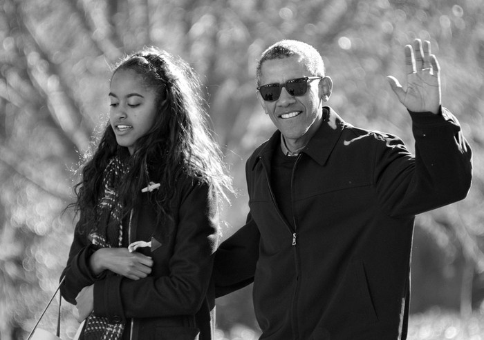 Barack Obama y su hija Malia, de regreso de las vacaciones en Hawai, ayer en la Casa Blanca, en Washington. Foto: Ron Sachs,Efe