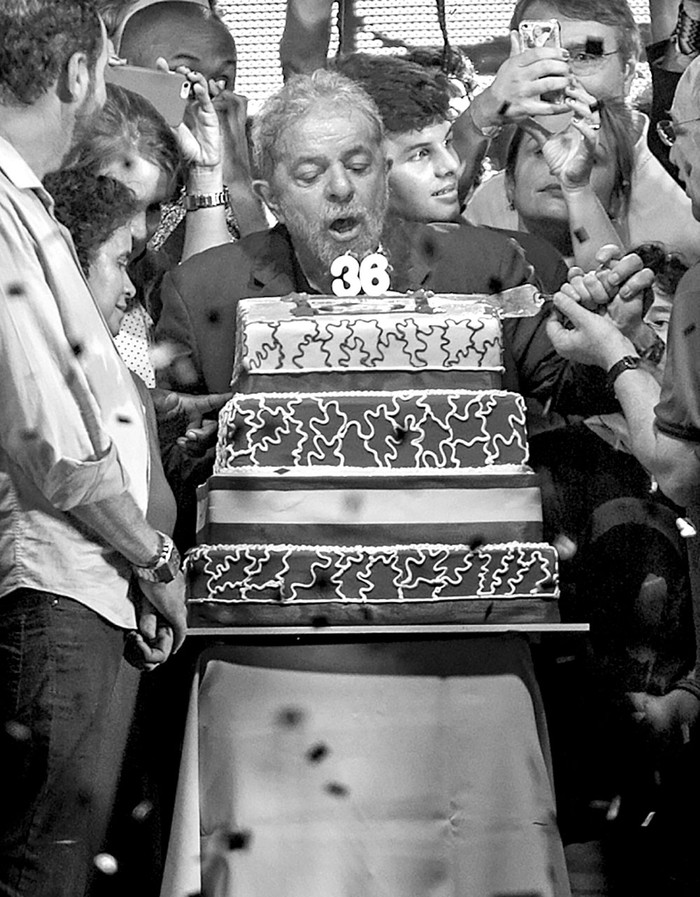 Luiz Inácio Lula da Silva participa en la celebración de los 36 años del Partido de los Trabajadores,
el sábado, en Río de Janeiro. Foto: Antonio Lacerda, Efe