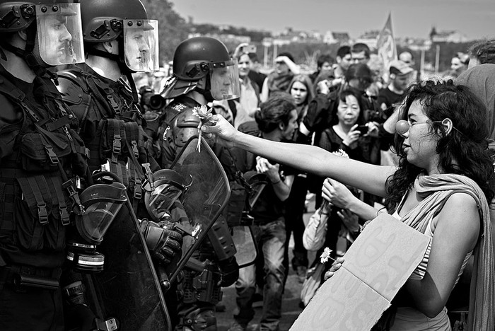 Manifestación contra la reforma laboral prevista por el gobierno, ayer, en Lyon, Francia. Foto: Jean-Philippe Ksiazek, Afp
