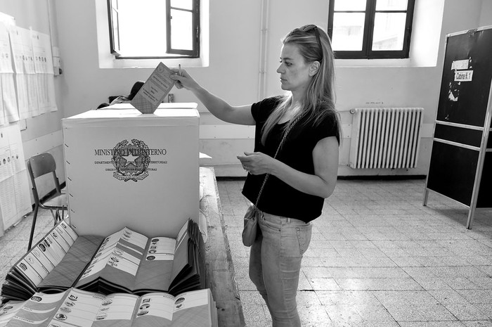 Elecciones a la alcaldía, ayer, un colegio electoral en el centro de Roma. Foto: Alberto Pizzoli, AFP