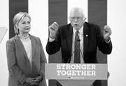 Bernie Sanders y Hillary Clinton durante un acto, ayer, en Portsmouth, New Hampshire. Foto: Justin Saglio, Afp