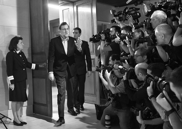 Mariano Rajoy, primer ministro español, asiste a una reunión en el Congreso, ayer en Madrid. Foto: Pierre-Philippe marcou, Afp