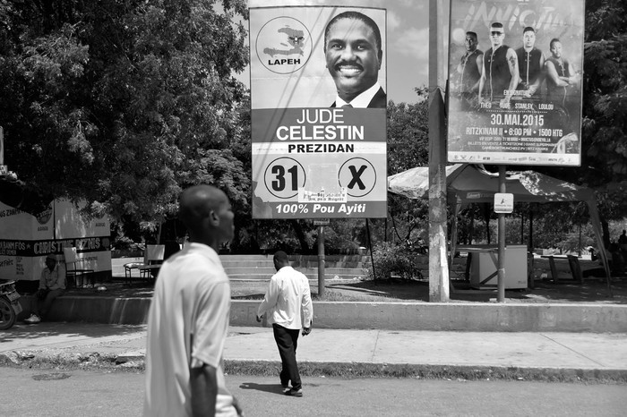 Propaganda electoral de Jude Celestin, ayer, en Puerto Príncipe, Haití. Foto: Héctor Retamal, Afp