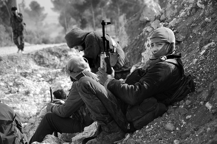 Combatientes de la oposición en el pueblo de Bizaah, al norte de Alepo, Siria. Foto: Nazeer Al-Khatib, AFP