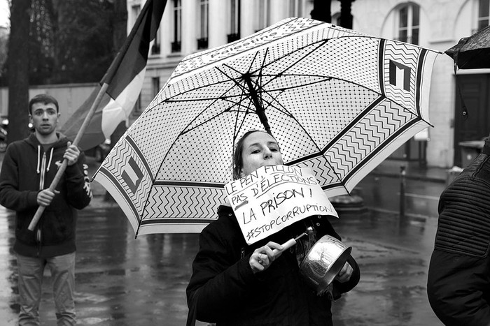 Manifestantes contra la corrupción, ayer, frente a la Asamblea Nacional en París. Foto: Geoffroy Van Der Hasselt, AFP