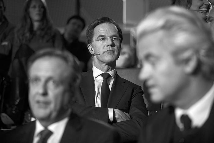 Mark Rutte (c), primer ministro de Holanda y el líder del Partido Popular por la Libertad y la Democracia; Geert Wilders, del Partido de la Libertad (d), y Alexander Pechtold, de Demócratas 66, ayer, en La Haya. Foto: Phil Nijhuis, AFP