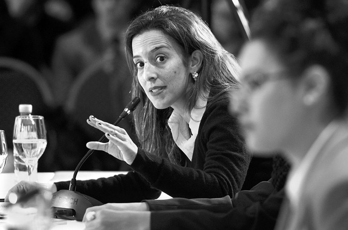 Fernanda Lapa, coordinadora ejecutiva del Instituto de Desarrollo y Derechos Humanos de Brasil, durante la audiencia con la Corte Interamericana de Derechos Humanos, el jueves, en Buenos Aires. Foto: Pablo Vignali