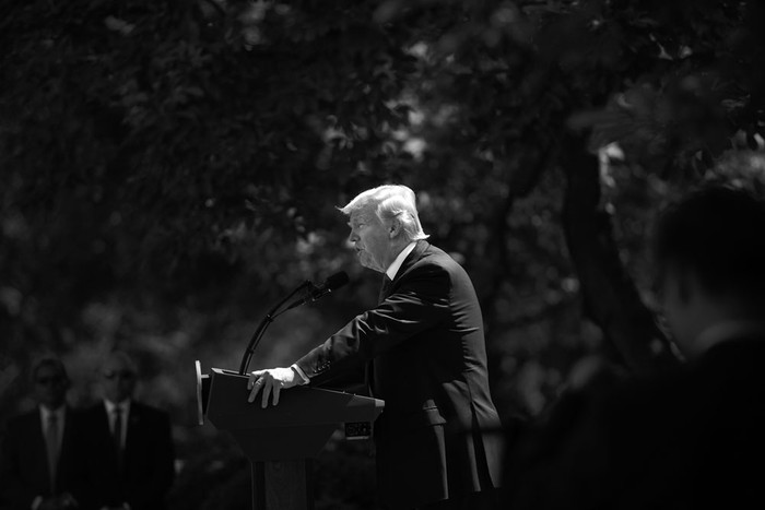 Donald Trump anuncia su decisión de retirar a Estados Unidos de los Acuerdos Climáticos de París, ayer, en el Jardín de las Rosas de la Casa Blanca. Foto: Brendan Smialowski, AFP