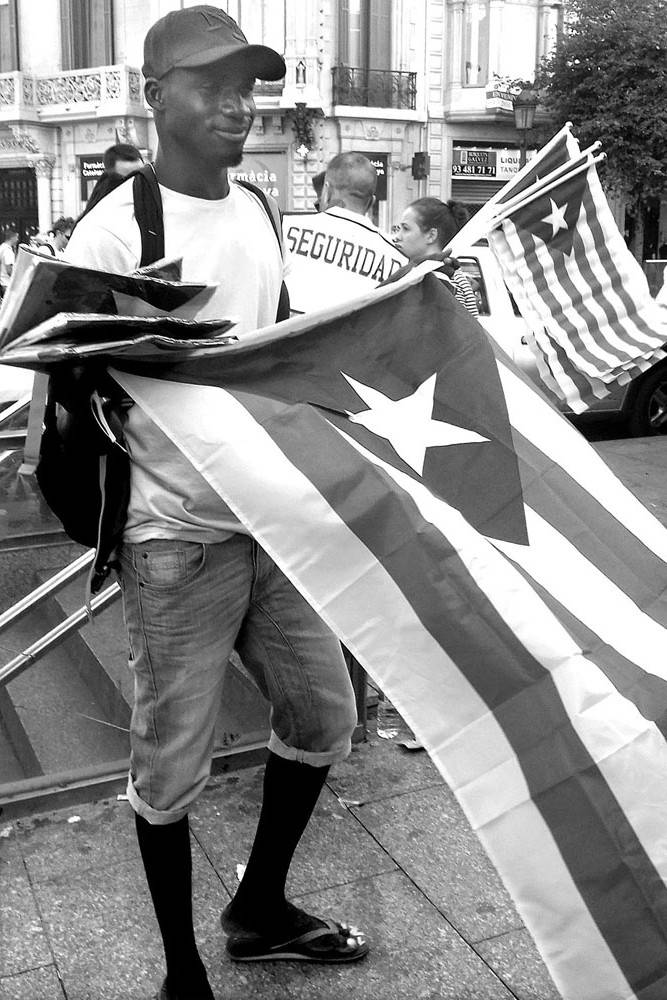 Vendedor de banderas independentistas en la Diada, Día Nacional de Cataluña. Foto: Cecilia Pérez Otero