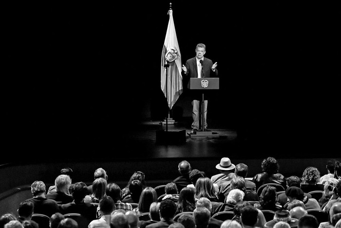 Juan Manuel Santos en la ceremonia del primer aniversario del acuerdo de paz entre el gobierno colombiano y las FARC, el viernes, en Bogotá. Foto: Raúl Arboleda, AFP