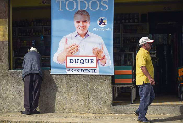 Propaganda política del candidato Iván Duque, en Icononzo, departamento de Tolima, Colombia.
 · Foto: Raúl Arboleda