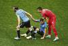 Fernando Muslera, José María Giménez y Diego Godín, después de la derrota ante Francia, ayer, en el estadio de Nizhni Nóvgorod.
Foto: Johannes Eisele, AFP Fernando Muslera, José María Giménez y Diego Godín, después de la derrota ante Francia, ayer, en el estadio de Nizhni Nóvgorod.
Foto: Johannes Eisele, AFP