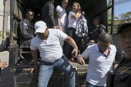 El acusado del crimen de la líder ambientalista hondureña Berta Cáceres, llega a la corte, ayer, en Tegucigalpa.
· Foto: Orlando Sierra El acusado del crimen de la líder ambientalista hondureña Berta Cáceres, llega a la corte, ayer, en Tegucigalpa.
· Foto: Orlando Sierra