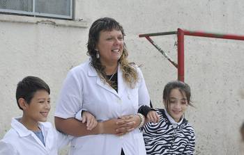 Claudia Lonchar, en la escuela 63. Claudia Lonchar, en la escuela 63.