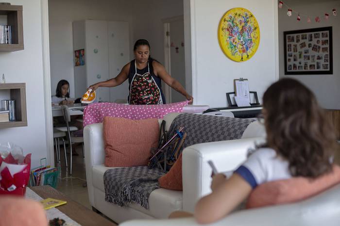 Foto principal del artículo 'Nueva audiencia tripartita finalizó sin acuerdo sobre categorías en el sector de trabajadoras domésticas' · Foto: Mauro Pimentel