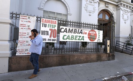 Propaganda para las elecciones de la Federación de Funcionarios de Salud Pública, el 2 de abril, en el Hospital Maciel. · Foto: Federico Gutiérrez Propaganda para las elecciones de la Federación de Funcionarios de Salud Pública, el 2 de abril, en el Hospital Maciel. · Foto: Federico Gutiérrez