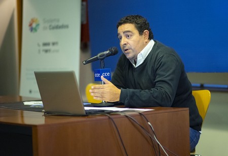 Marcelo Castillo, durante el lanzamiento Red Académica de Cuidados. · Foto: Mariana Greif Marcelo Castillo, durante el lanzamiento Red Académica de Cuidados. · Foto: Mariana Greif