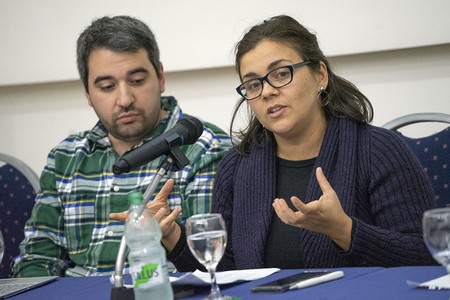 Noelia Speranza y Carlos Zunino, durante la actividad Vacunas ¿un debate cerrado? Derechos, obligaciones, situación y perspectivas. · Foto: Mariana Greif Noelia Speranza y Carlos Zunino, durante la actividad Vacunas ¿un debate cerrado? Derechos, obligaciones, situación y perspectivas. · Foto: Mariana Greif