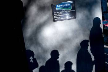 Concentración de productores lecheros frente a planta de Conaprole en Montevideo (archivo, julio 2019).  · Foto: Javier Calvelo, adhocFOTOS