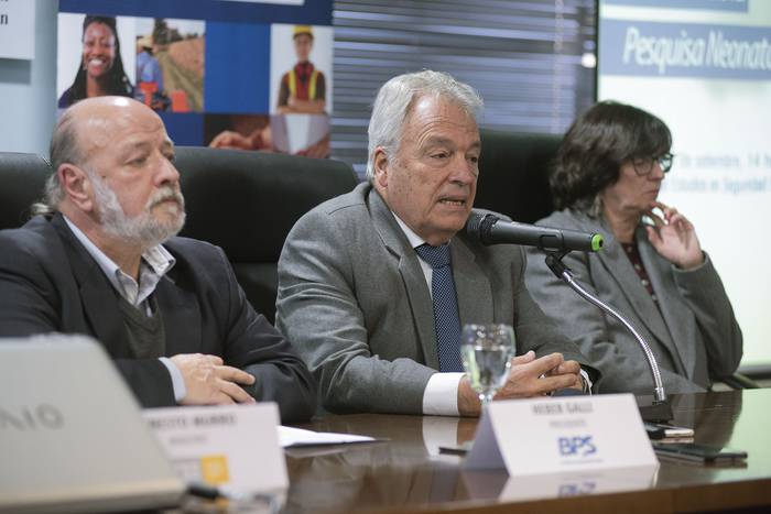 Heber Galli; Jorge Quian y Rosario Oiz, ayer, en el Centro de Estudios en Seguridad Social, Salud y Administración del BPS. · Foto: Federico Gutiérrez